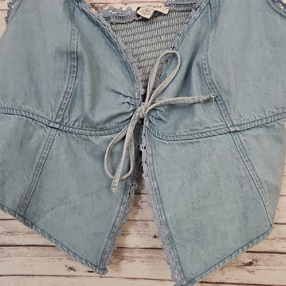 American Eagle Outfitters Light Wash Denim Tie-Front Camisole - Picture 6 of 6